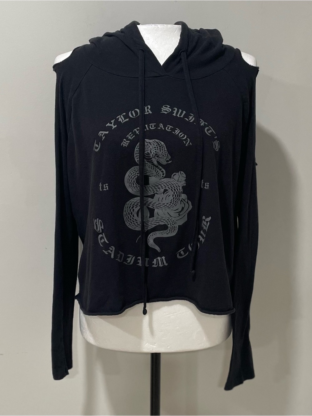 Taylor Swift Reputation Stadium Tour Raw Crop Hem Cut Out Shoulder Edgy Hoodie T - Picture 1 of 11